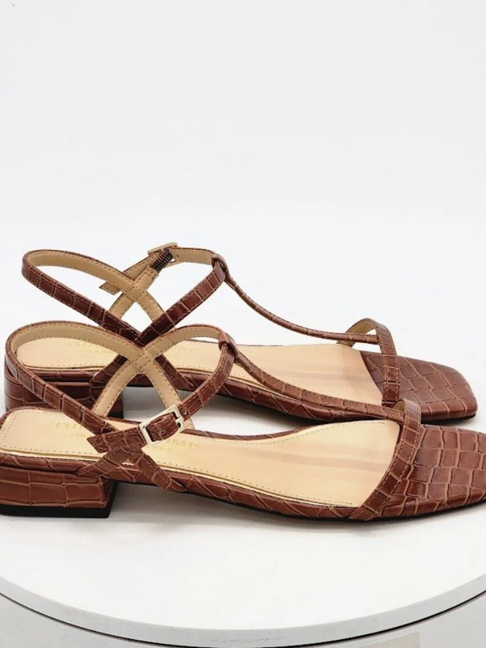 Things II Come Alexandra-SY Brown Croc Embossed T-Strap Sandals Women's Size 6.5